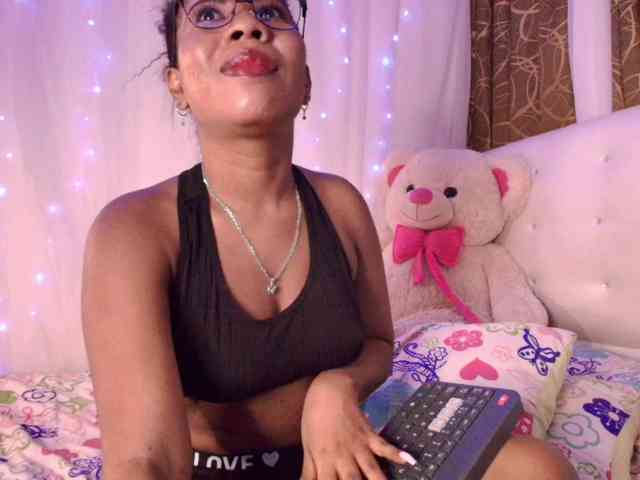 Yvonejoness webcam