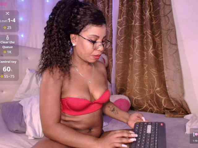 Yvonejoness webcam
