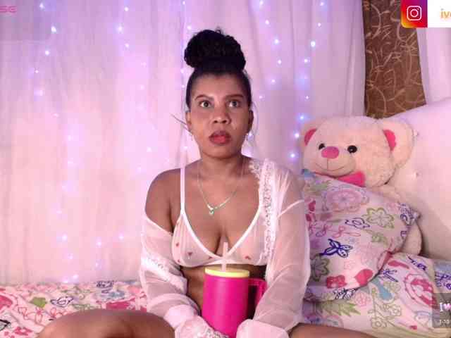 Yvonejoness webcam