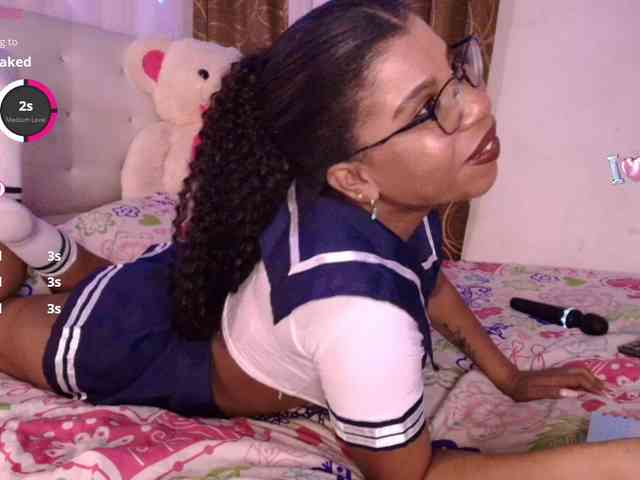 Yvonejoness webcam