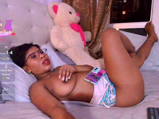Yvonejoness webcam