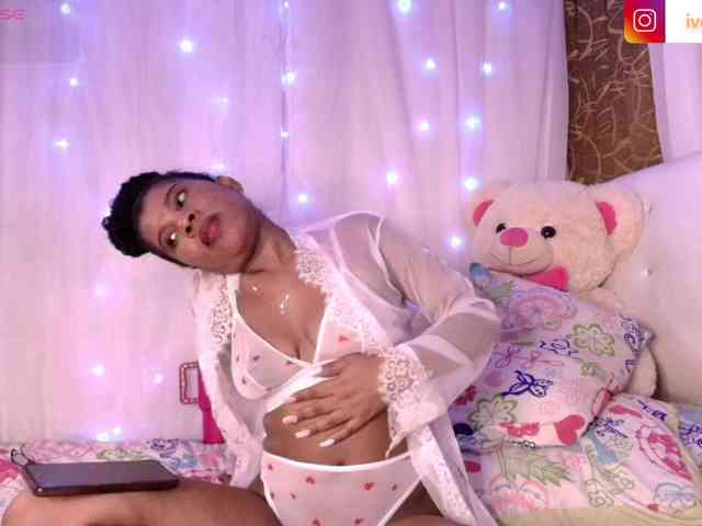 Yvonejoness webcam