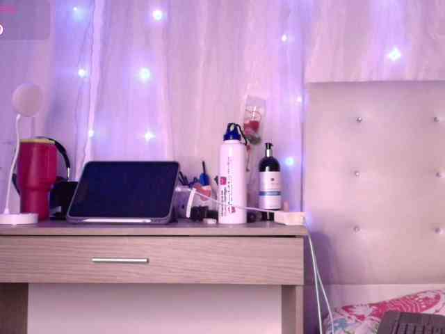 Yvonejoness webcam
