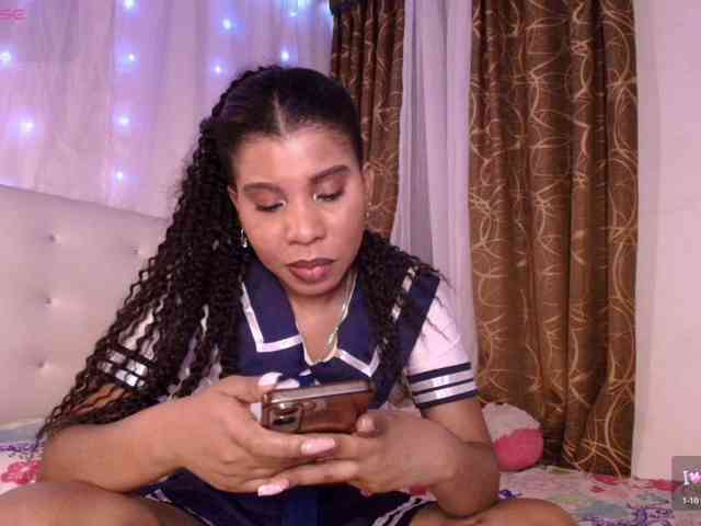 Yvonejoness webcam