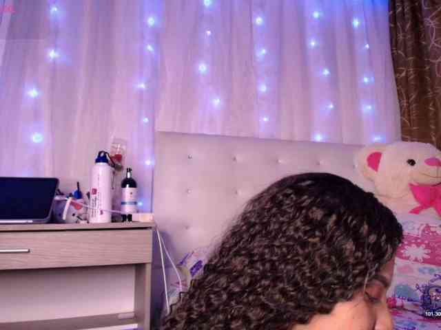Yvonejoness webcam