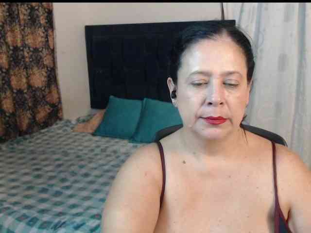 Modelo: karlaton1977
