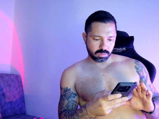 FLC live cam on BongaCams