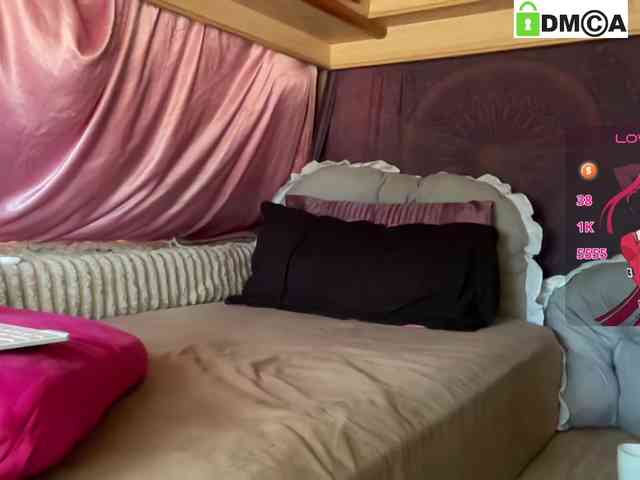 QueenBarbieDoll webcam