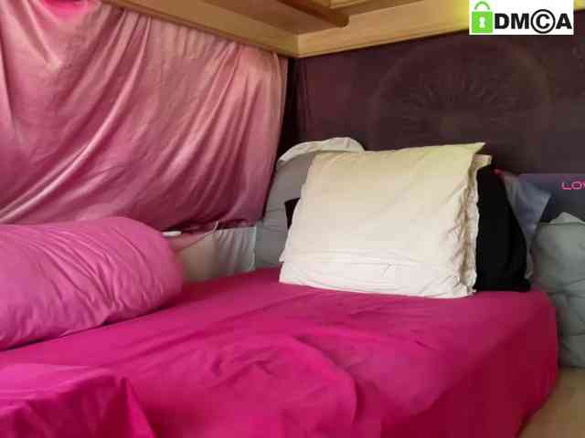 QueenBarbieDoll webcam