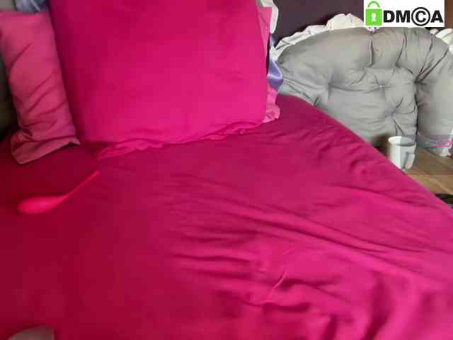 QueenBarbieDoll webcam