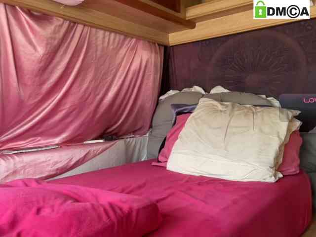 QueenBarbieDoll webcam