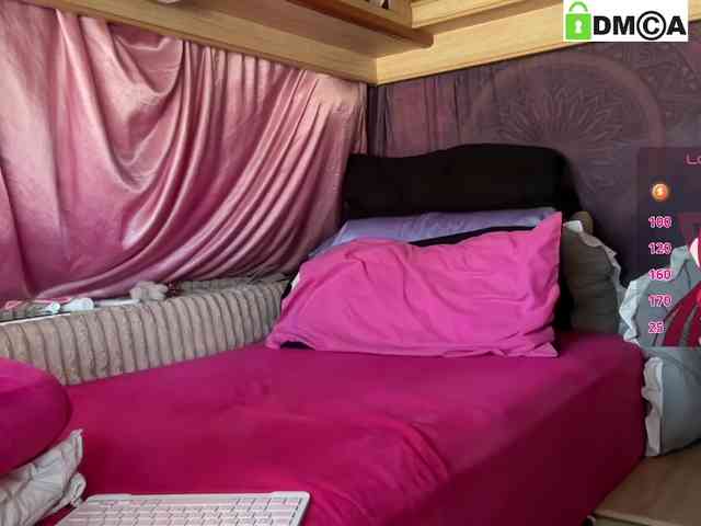 QueenBarbieDoll webcam