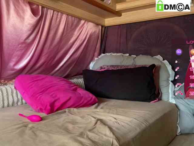 QueenBarbieDoll webcam