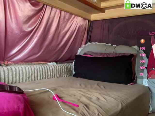 QueenBarbieDoll webcam