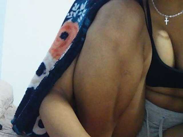 Koushy live cam on BongaCams
