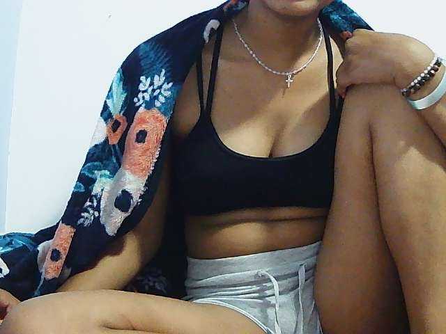 le modèle Koushy est en webcam porno dans un show sur le site bongacams, il possède les tags suivants: Asian,Brunette,Trimmed