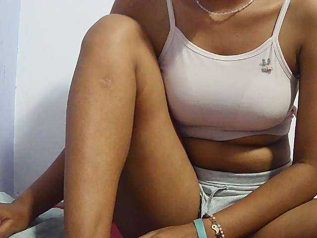 le modèle Koushy est en webcam porno dans un show sur le site bongacams, il possède les tags suivants: Ebony,Brunette,Shaved