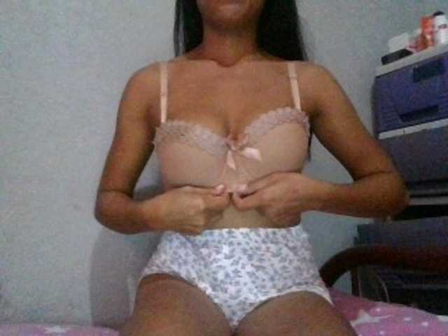 Hannah1998 live cam on BongaCams