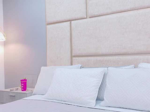 RubyScarlett Live Cam and Statistics on UnifiedCams