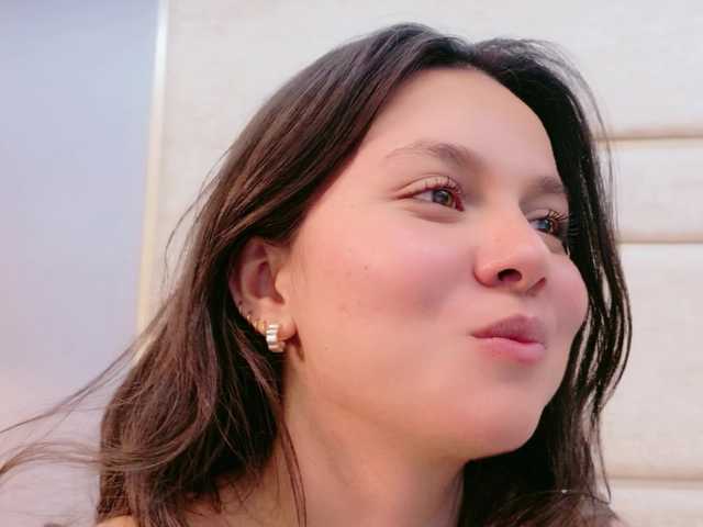 CarolineVega webcam