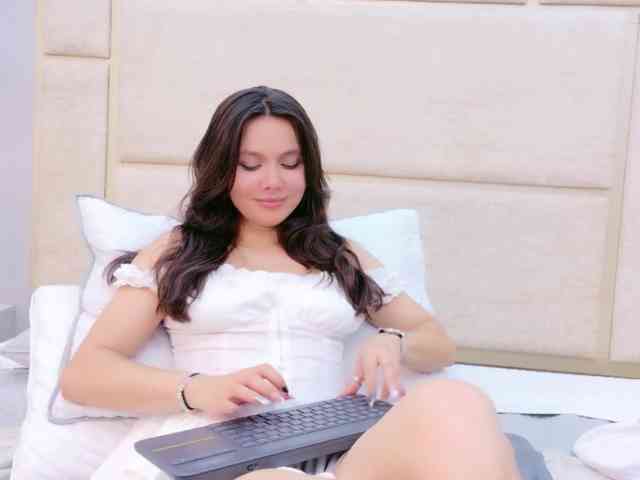 CarolineVega webcam