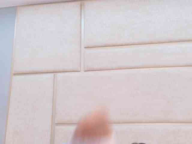 CarolineVega webcam