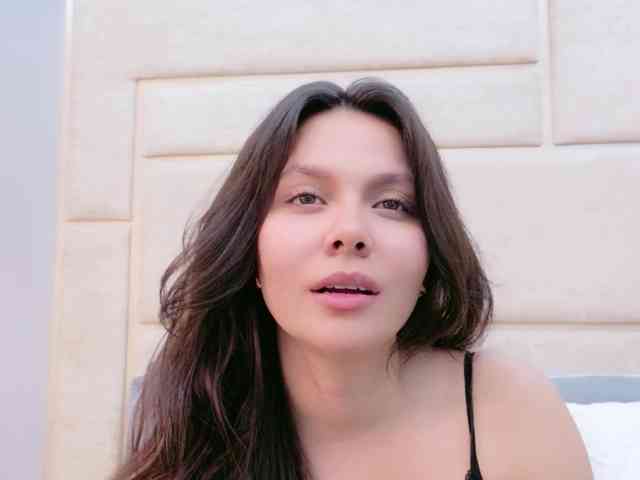 Модель: CarolineVega