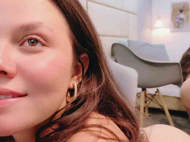 CarolineVega webcam