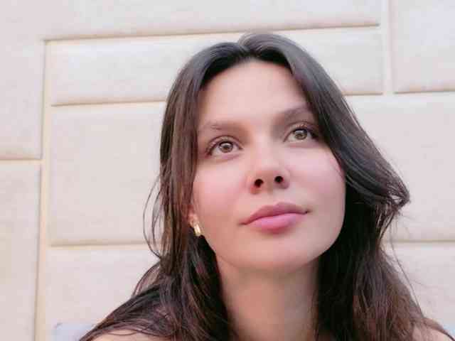 CarolineVega webcam