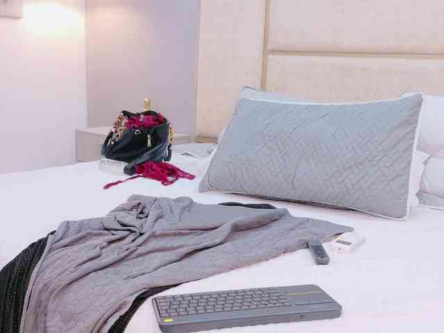 CarolineVega webcam