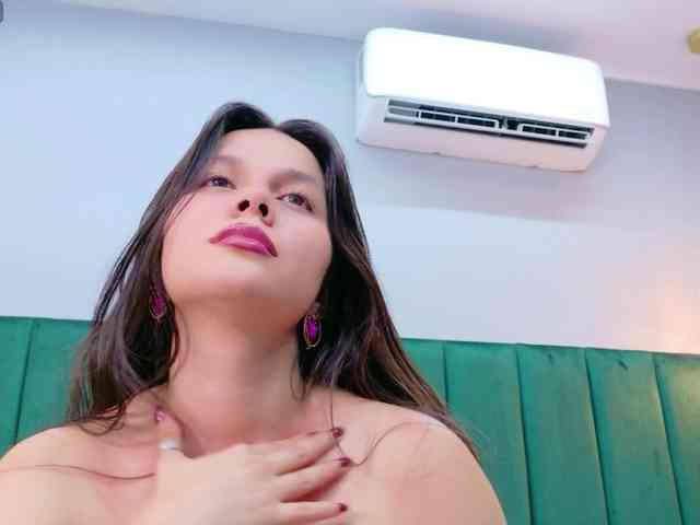 CarolineVega webcam