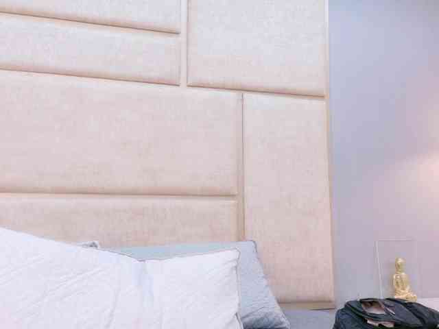 CarolineVega webcam