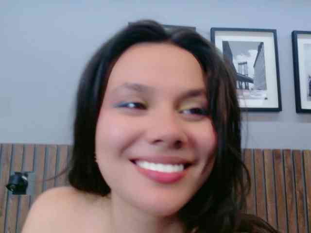 CarolineVega webcam