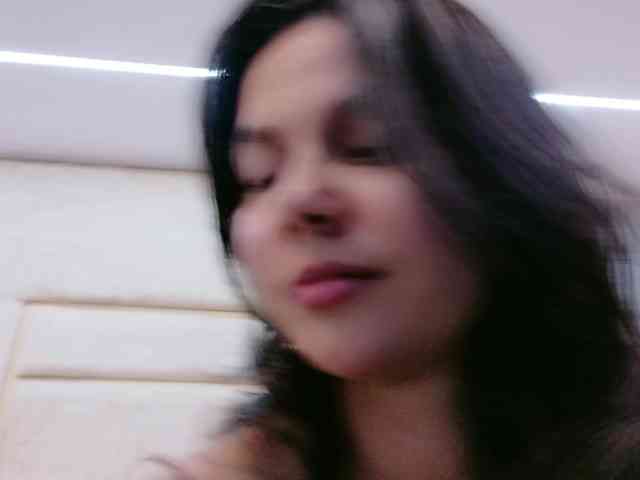 CarolineVega webcam