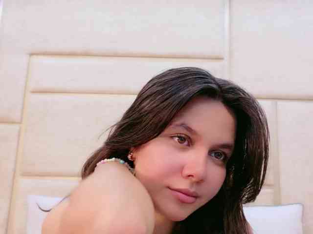 CarolineVega webcam