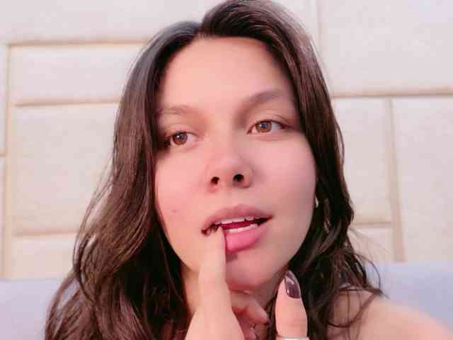CarolineVega webcam