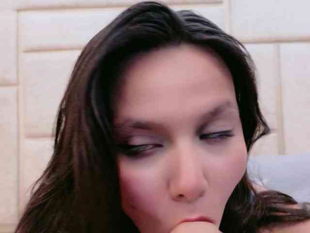 CarolineVega webcam