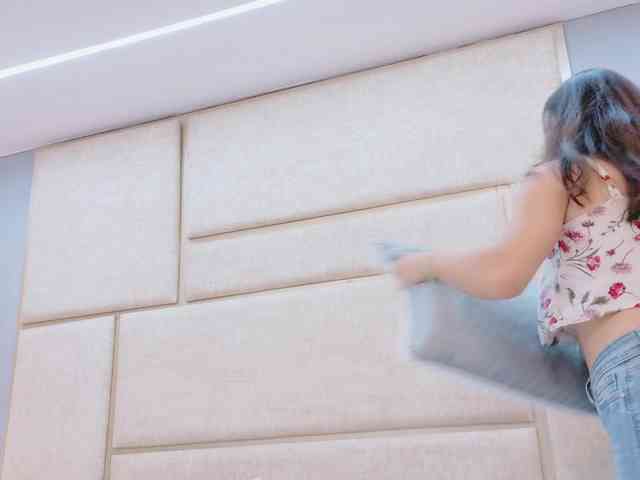 CarolineVega webcam