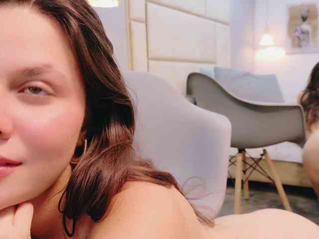 CarolineVega webcam