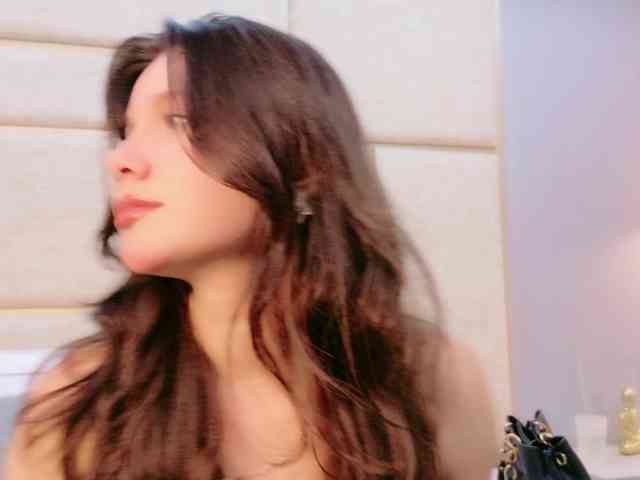 CarolineVega webcam