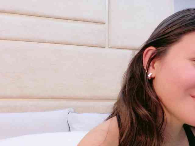 CarolineVega webcam