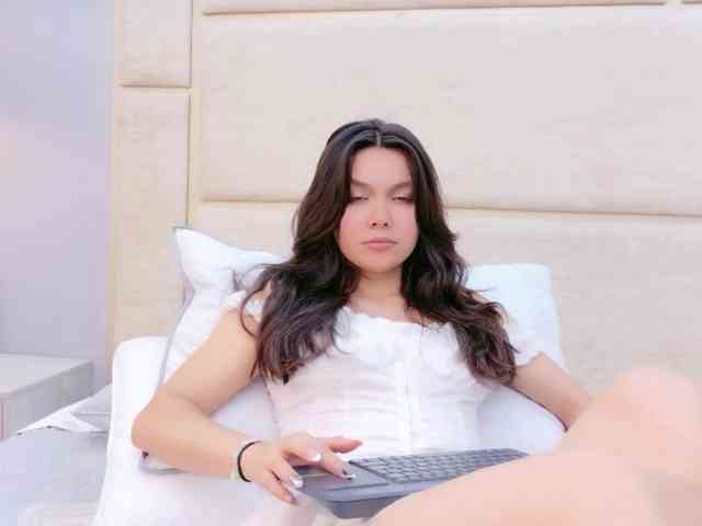 CarolineVega webcam