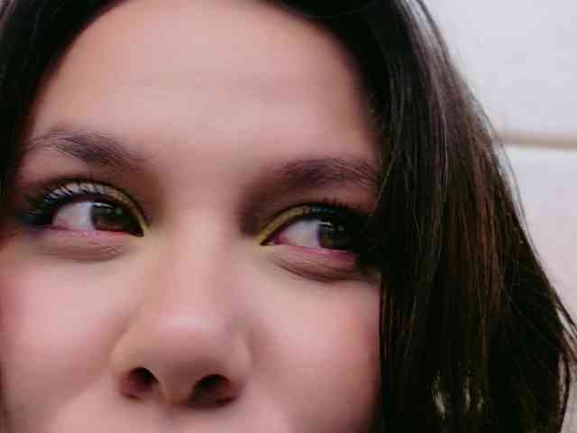 CarolineVega webcam