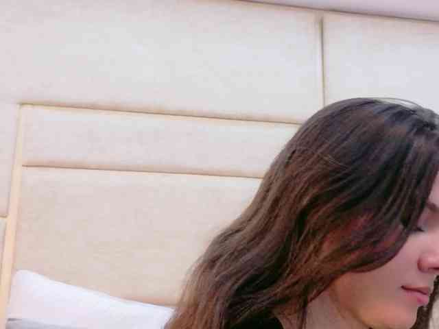 CarolineVega webcam