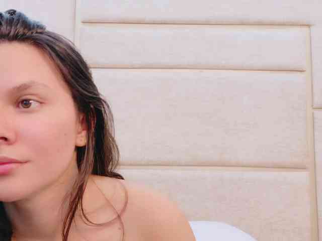 CarolineVega webcam