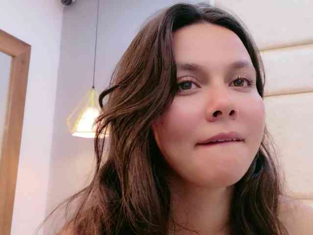CarolineVega webcam