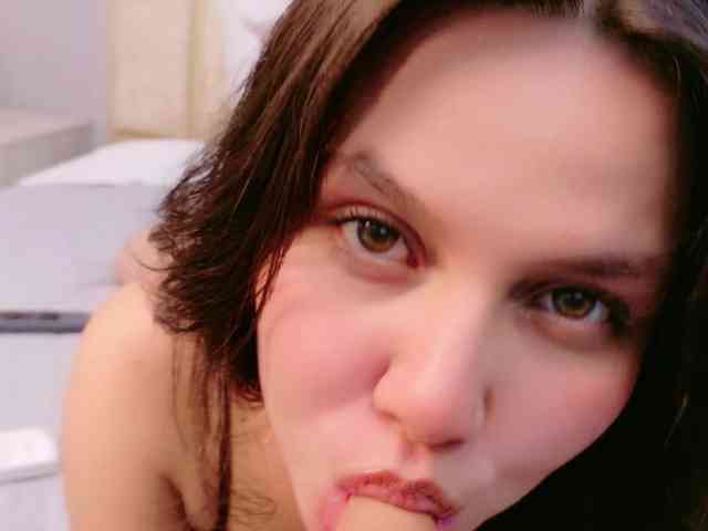 CarolineVega webcam