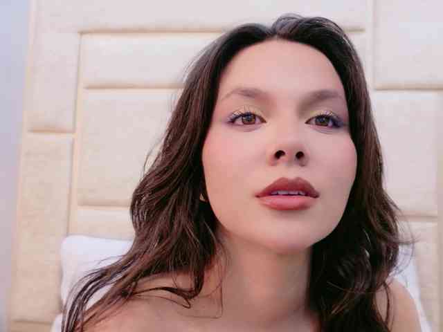 CarolineVega webcam
