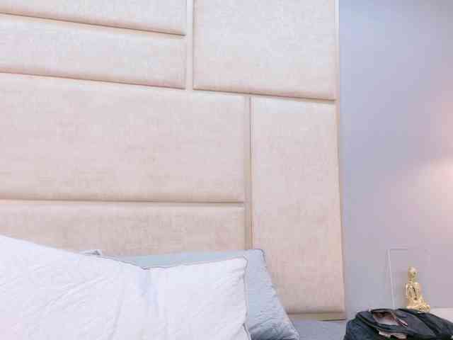 CarolineVega webcam