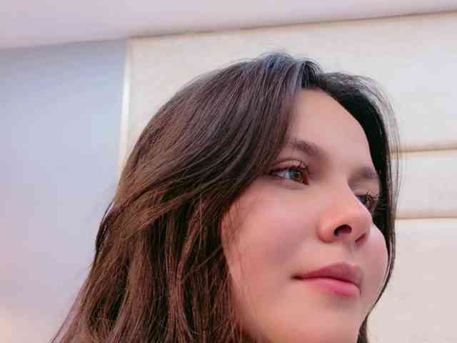 CarolineVega webcam